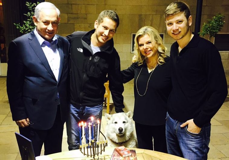 The Netanyahu family alongside Kaiya, pictured shortly before the biting incident at the prime minister's residence, December 2015 (Facebook)