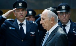 Israel's President Shimon Peres attends a memorial service for the 6 Israeli military personnel kill