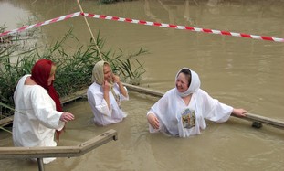 Pilgrims celebrate Feast of the Epiphany on Jordan River