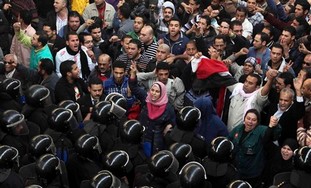 Egyptian anti-government protesters face off with 