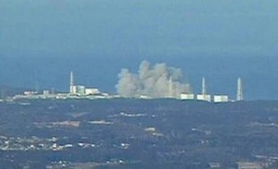 Smoke rises from Fukushima Daiichi 1 nuke reactor