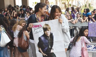Justin Bieber fans wait for the young hearthrob.