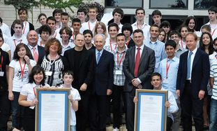 Shimon Peres and Gideon Saar with students