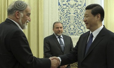 Liberman looks on as Chinese VP Xi Jinping meets R