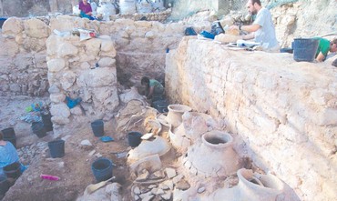 Archeologists find 3,300-year-old burnt wheat 