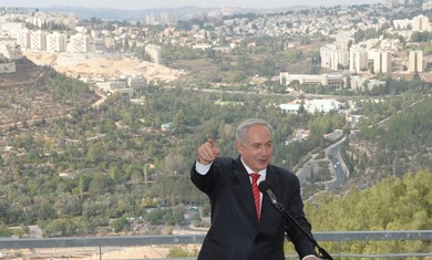 Prime Minister Binyamin Netanyahu speaks in Gilo.