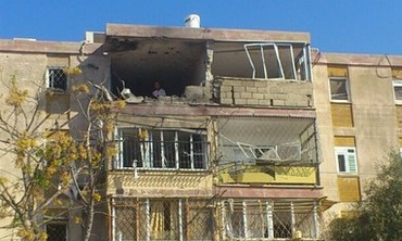Kiryat Malachi building hit by rocket