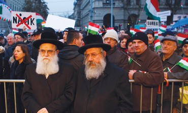 Hungarians protest [archieve]