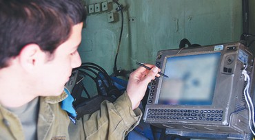 AN IDF soldier uses the ‘Digital Ground Army’ syst