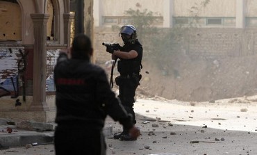 Protester tries to stop Egyptian policeman, January 25, 2013