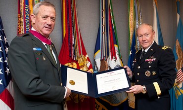 IDF Chief of Staff Benny Gantz receiving US Legion of Merit from Martin Dempsey, February 5, 2013