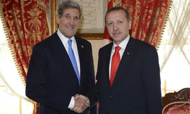 US Secretary of State John Kerry and Turkish PM Tayyip Erdogan in Istanbul, April 7, 2013.