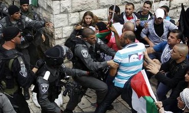 Palestinian protesters, police clash at Damascus Gate in Jerusalem on Nakba Day, May 15, 2013.