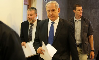 Prime Minister Binyamin Netanyahu arrives at weekly cabinet meeting, June 16, 2013