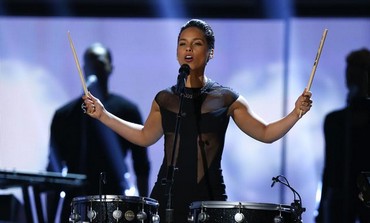 Singer Alicia Keys performs at the Grammy Awards in Los Angeles, February 10, 2013.