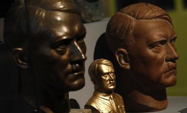 Bust of Adolf Hitler [file]