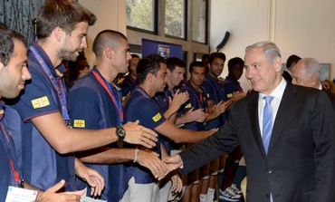 Prime Minister Binyamin Netanyahu greets FC Barcelona