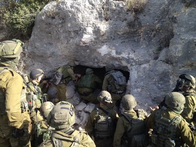 IDF soldiers surround suspect in cave in West Bank (IDF)