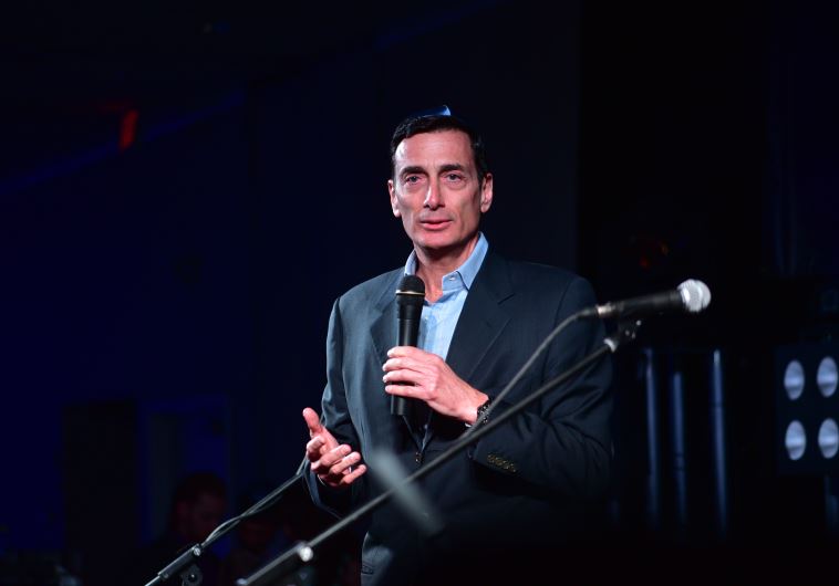 Limmud FSU International Steering Committee Chair and philanthropist Matthew Bronfman speaking at to
