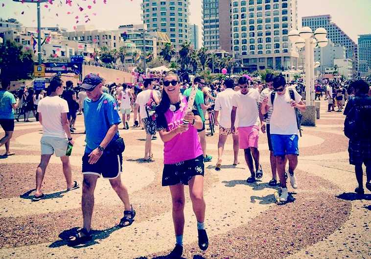 Lisa sur la promenade de Tel-Aviv