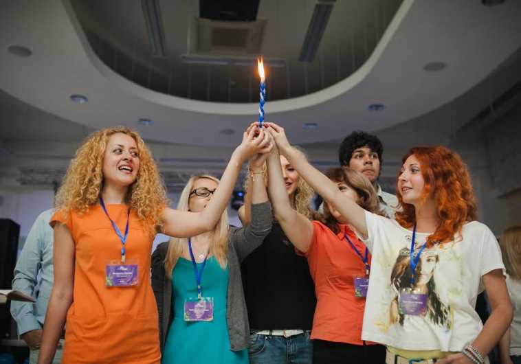 MOLDOVIAN JEWS celebrate Shabbat at Limmud FSU conference last year. 