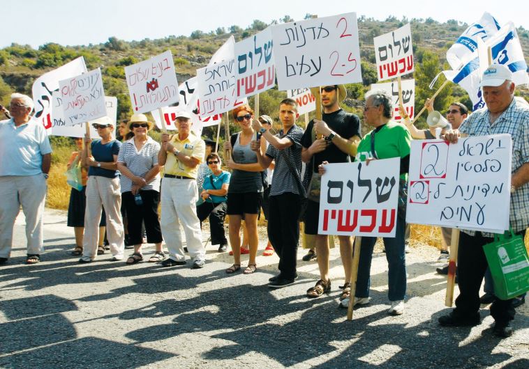 Peace Now activists