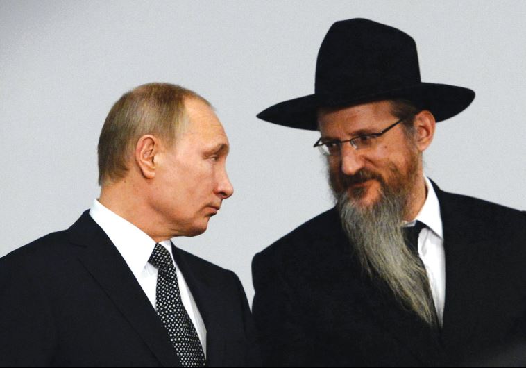 RUSSIAN PRESIDENT Vladimir Putin listens to Russian Chief Rabbi Berel Lazar earlier this year