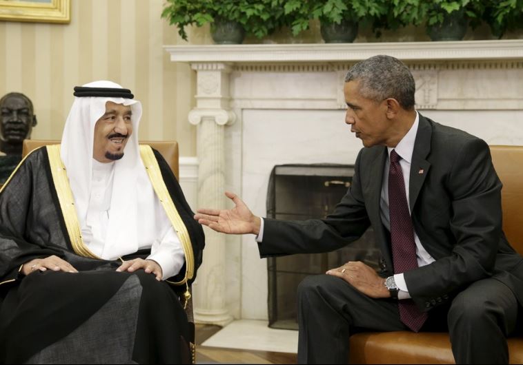 US President Barack Obama (R) welcomes Saudi King Salman to the White House