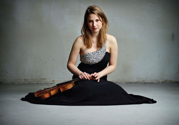 Dutch violinist Rosanne Philippens