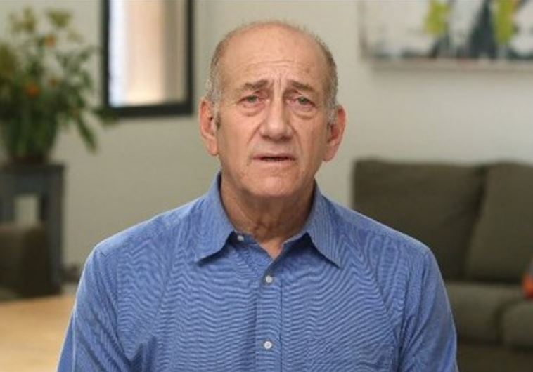 Ehud Olmert tapes a statement prior to his entering prison