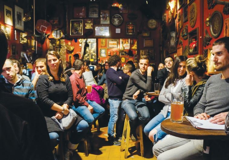 THE TEL AVIR group meets at Joey’s Bar in Tel Aviv on Tuesday night.