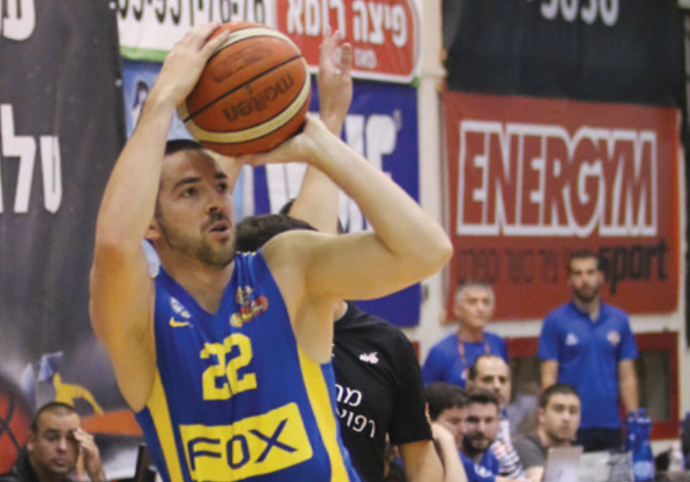 Maccabi Tel Aviv guard Taylor Rochestie scored a game-high 24 points in last night’s 90-80 win at Bn