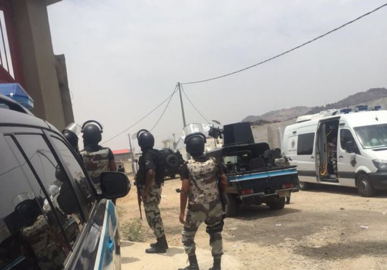 Saudi security forces during the operation to capture ISIS cell