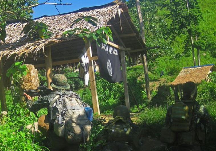the Philippine army hunts ISIS fighters