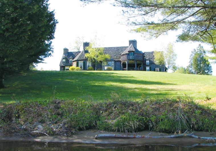 Cottage house