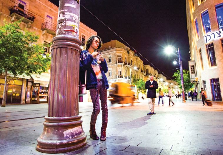 ‘Aloné Retro’ 