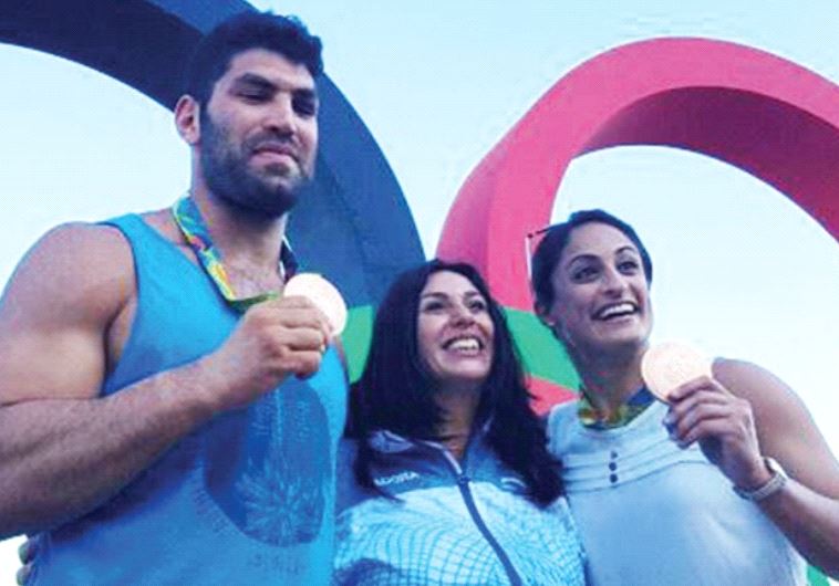 ISRAELI JUDKOAS Yarden Gerbi (right) and Ori Sasson (left), posing with Culture and Sport Minister M