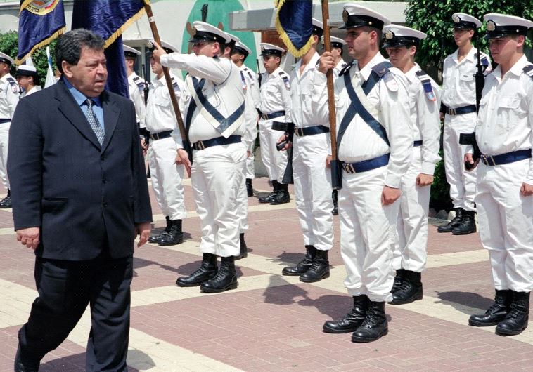 Former defense minister Binyamin Ben-Eliezer visits a Navy base. 