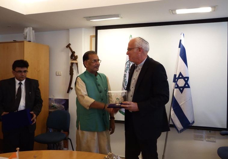 Indian Agriculture and Farmers Welfare Minister Radha Mohan Singh and Israeli Agriculture Minister U