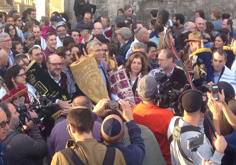 Progressive Jewish leaders begin procession with Torah scrolls to Western Wall entrance