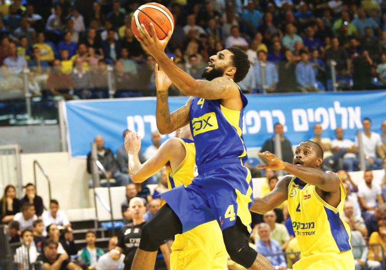 Maccabi Tel Aviv forward D.J. Seeley (center) had a team-high 13 points in last night’s 72-66 BSL wi