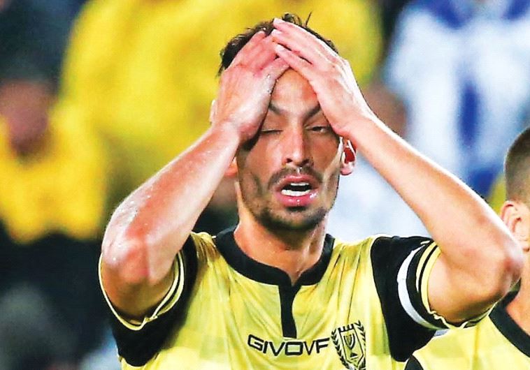 It was another frustrating match for team captain Dan Einbinder (center) and Beitar Jerusalem last n