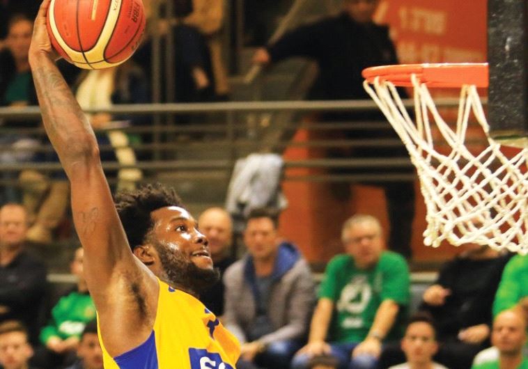 Maccabi Tel Aviv guard Victor Rudd scored a team-high 21 points in last night’s 83-81 win over Macca
