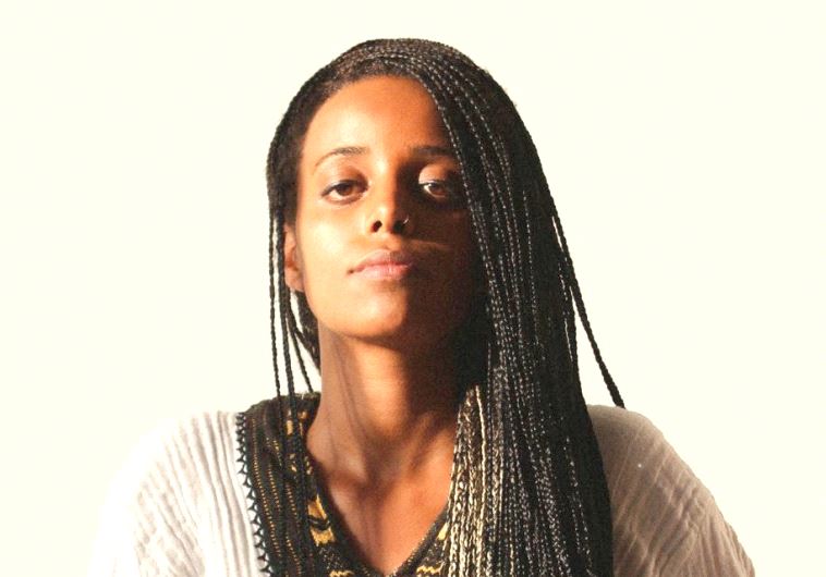 Singer Aveva Dese