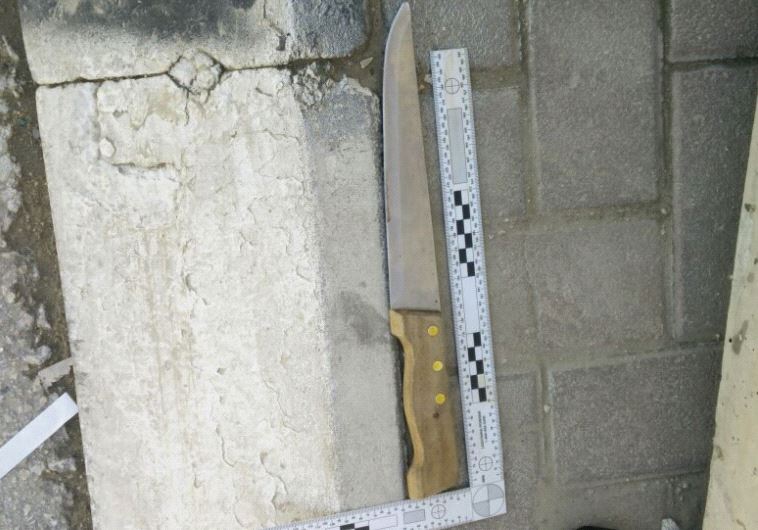 Knife found on female terrorist at Kalandia checkpoint