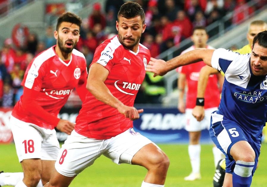 Hapoel Beersheba striker Mohammad Ghadir (center) scored his team’s second goal in last night’s 2-0 