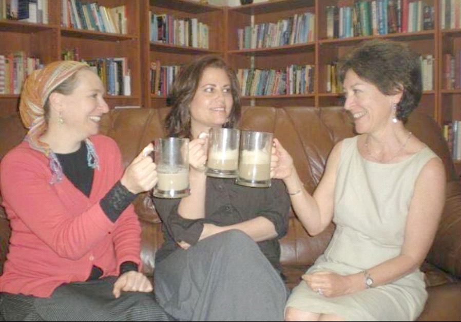 Three Ladies, Three Lattes