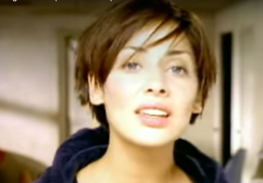 Singer Natalie Imbruglia