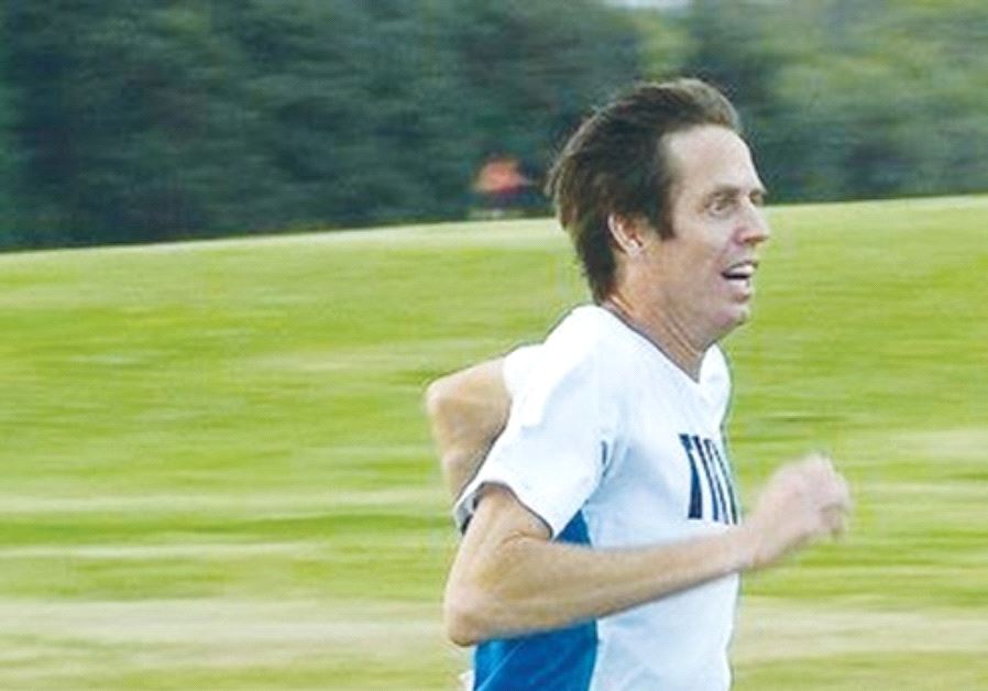 Eitan Hermon broke the marathon world record for a single-leg amputee yesterday, clocking a time of 