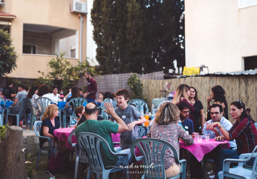 Palestinian-Israeli vlogger Nas Daily hosts 300 strangers for Iftar